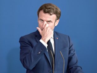 Francouzský prezident Emmanuel Macron | Foto: photocosmos1/Shutterstock