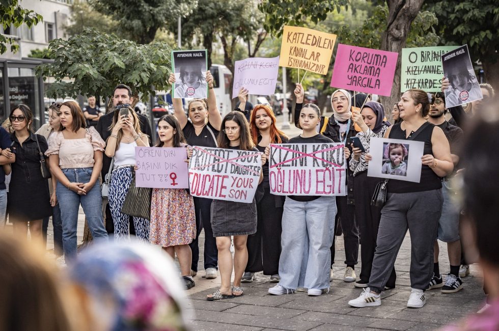 Turecké ženy protestují proti femicidám | Foto: Martin Pavlík/Voxpot