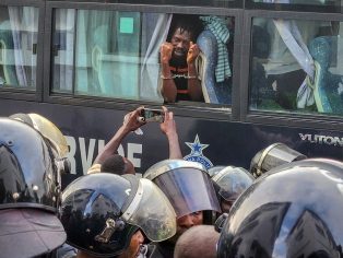 Zatečný demonstrant proti těžbě zlata v Ghaně | Foto: Delali Adogla-Bessa/Shutterstock