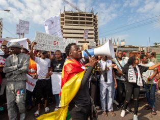 Demonstranti v Maputu, hlavním městě Mozambiku | Foto: Ivan Bruno de M/Shutterstock