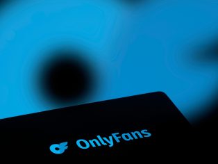 Logo platformy OnlyFans | Foto: Mojahid Mottakin/Shutterstock