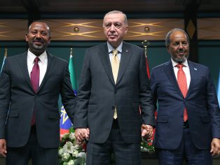 Etiopský premiér Abiy Ahmed, turecký prezident Recep Tayyip Erdoğan a somálský prezident Hassan Sheikh Mohamud | Foto: Úřad tureckého prezidenta