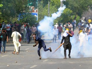 Protesty v pákistánském Láhauru | Foto: Murtaza Ali / Shutterstock