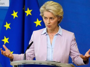 Předsedkyně Evropské komise Ursula von der Leyen | Foto: Alexandros Michailidis