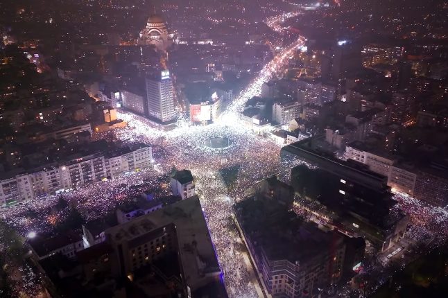 Demonstrace v Bělehradu 15. března | Foto: The Guardian / YouTube