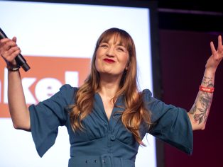 Heidi Reichinnek při povolebních oslavách | Foto: Die Linke (CC BY 2.0)