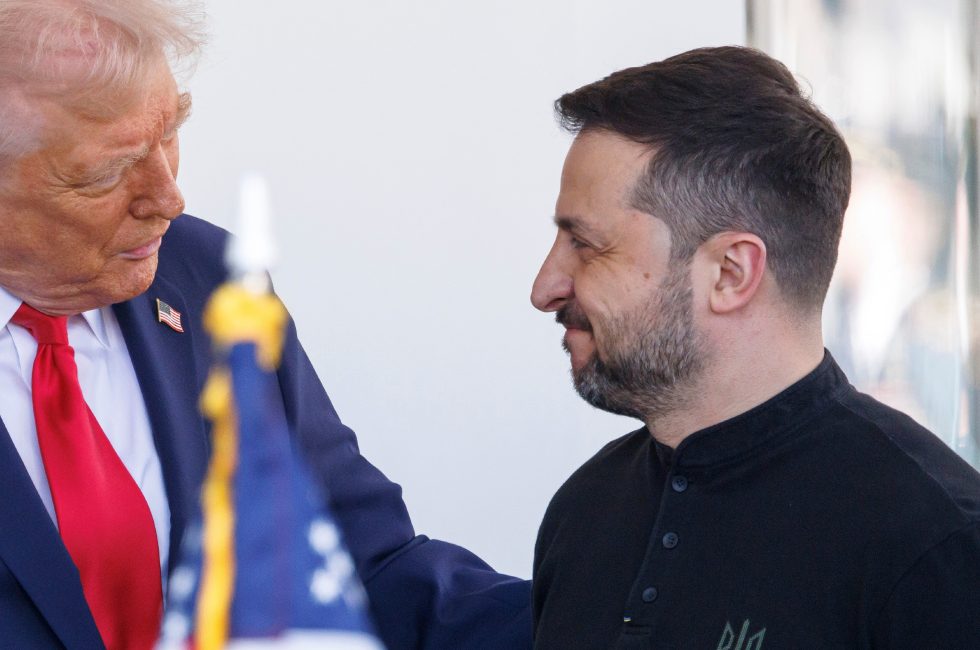 Donald Trump a Volodomyr Zelenskyj při setkání v Bílém domě | Foto: Joshua Sukoff / Shutterstock